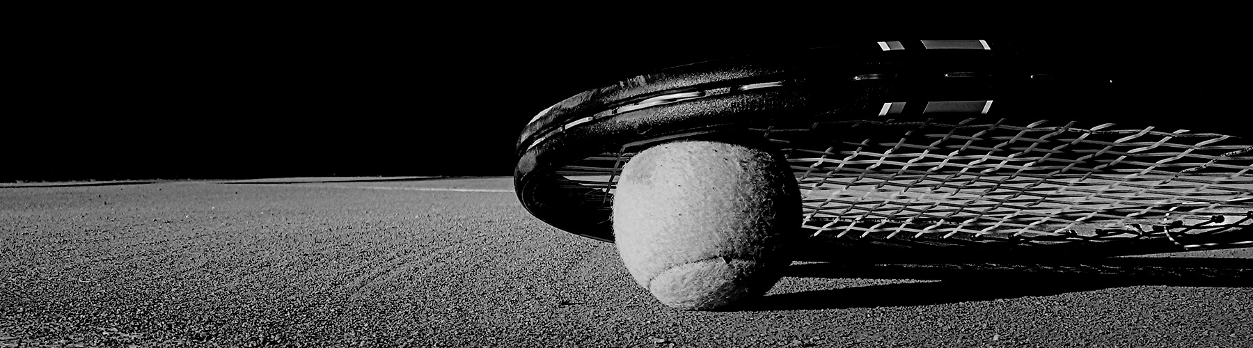 header-balle-raquette_2 Raquette de tennis avec une balle